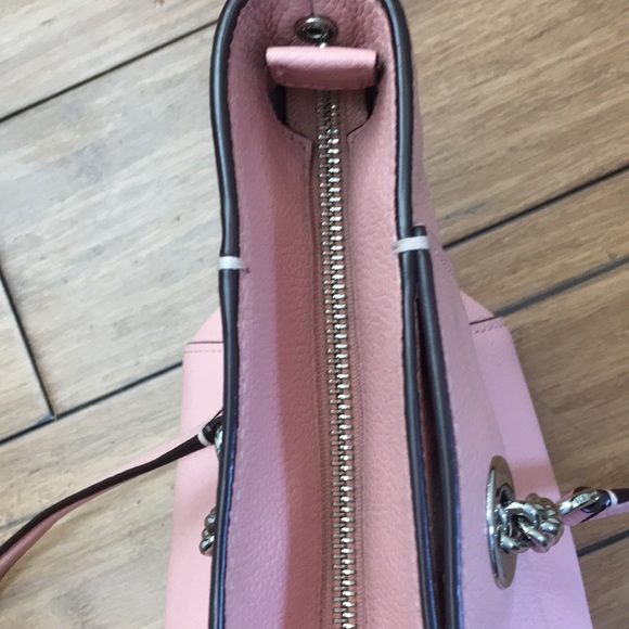 Women’s Coach Pebbled  leather tote . Silver tone  chain link handle. - Picture 16 of 16